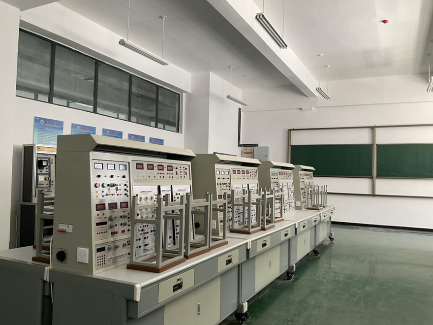 智能型電工技術實驗裝置
